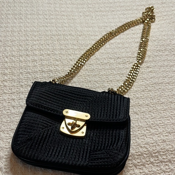 Talbots Evening purse Black w  gold chain 2 inside pockets w hot pink lining - Picture 10 of 12